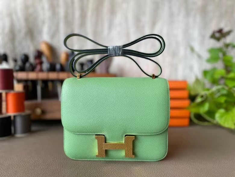 Hermès（爱马仕）Constance 康康 Epsom 掌纹皮 牛油果绿 金扣 19cm