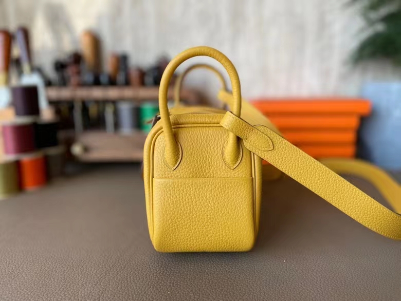 Hermès（爱马仕）Mini Lindy 迷你琳迪包 琥珀黄 TC大牛皮 金扣 20cm