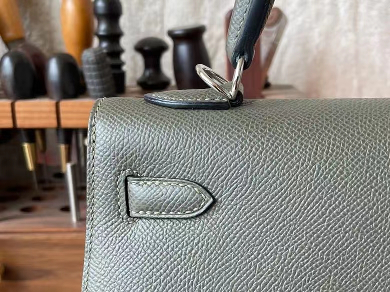 Hermès（爱马仕）Kelly 凯莉包 Epsom 掌纹皮 灰绿色 银扣 25cm